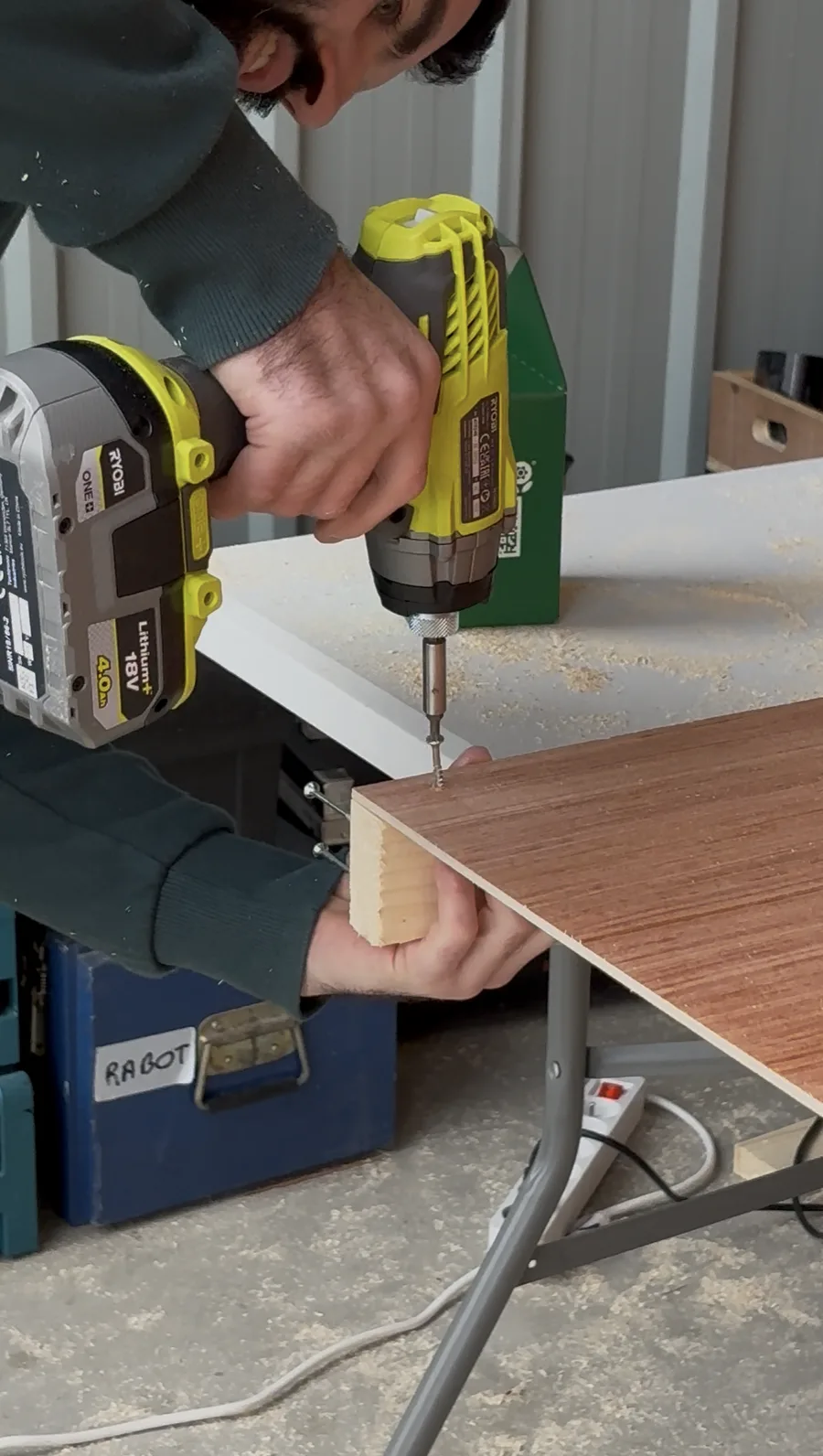 Assemblage d'un panneau sur son ossature bois