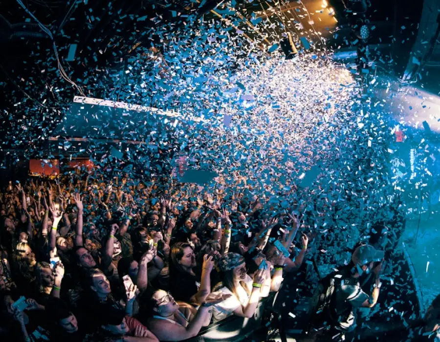 Soirée dansante sous les confettis