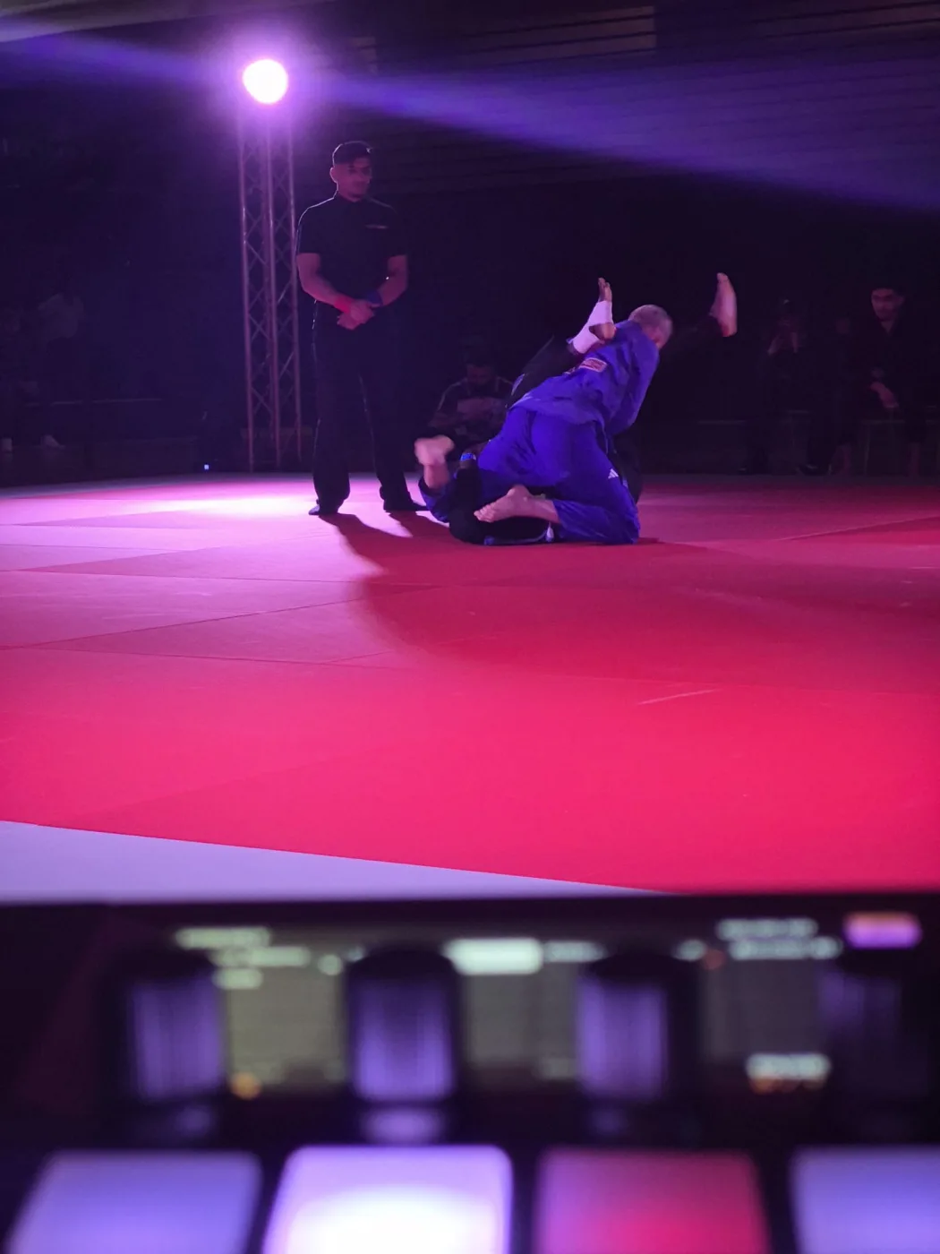 Console lumière pilotée en direct au gala Kondo Fight